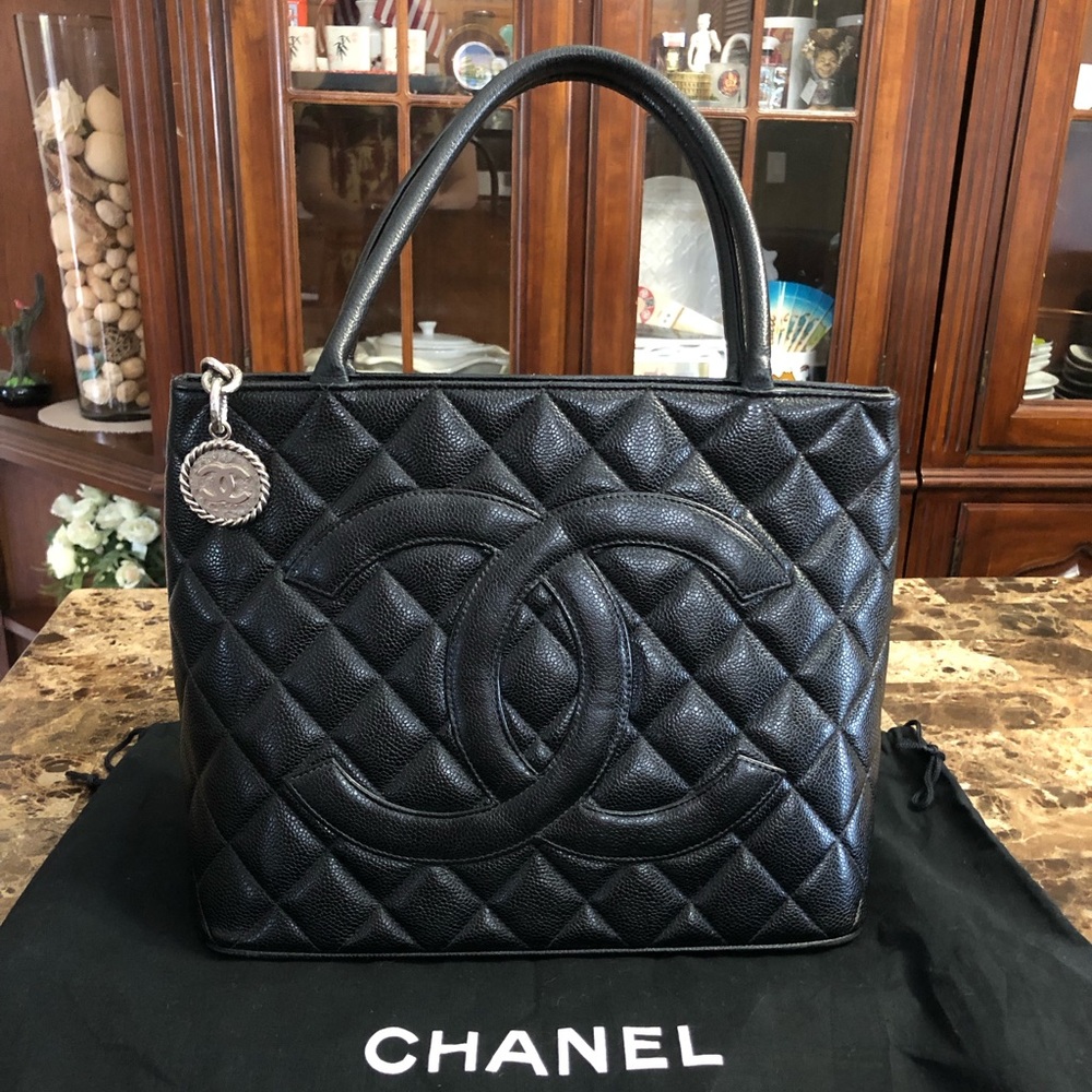 🌹Sold🌹Chanel Medallion Caviar Black